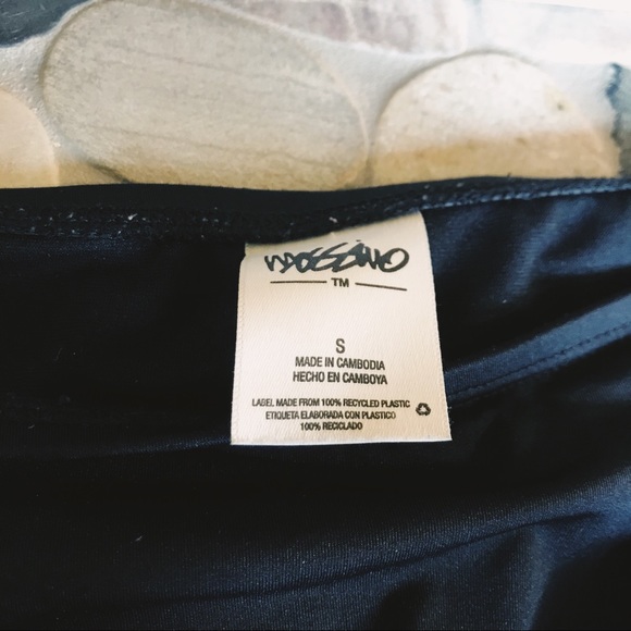 Black and white triangle design bikini - Picture 4 of 5